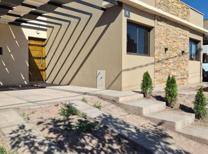 Casa · 73m² · 5 Ambientes · 1 Cochera