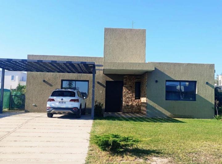Casa · 170m² · 6 Ambientes · 2 Cocheras