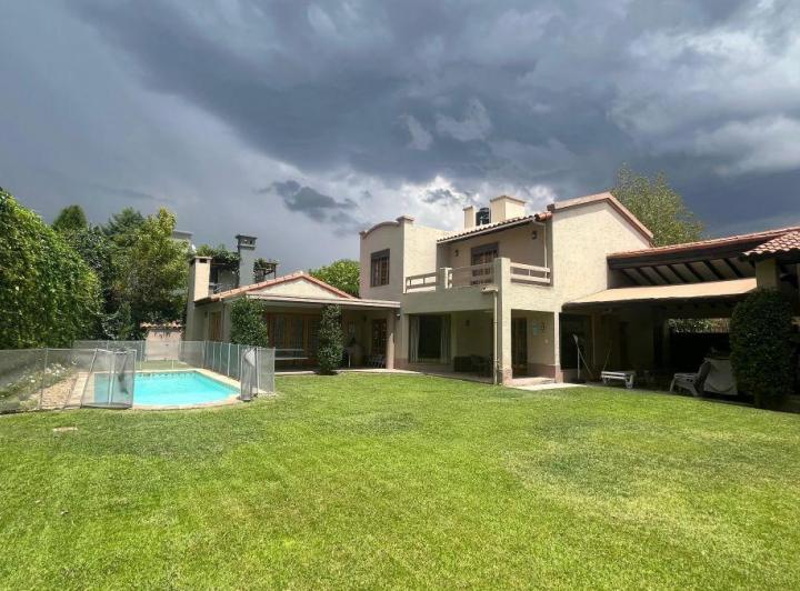 Casa · 346m² · 10 Ambientes · 2 Cocheras