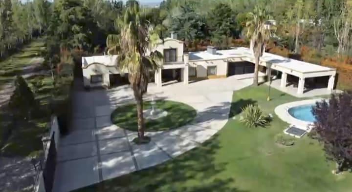 Casa · 500m² · 7 Ambientes · 2 Cocheras