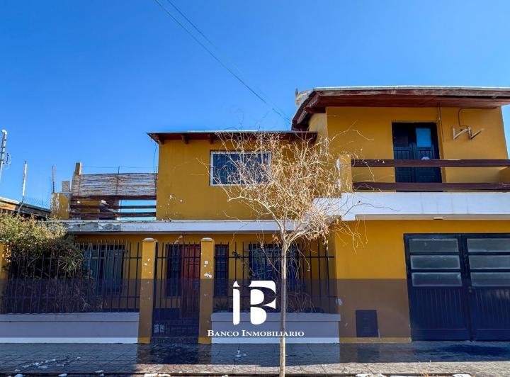 Casa · 187m² · 7 Ambientes · 1 Cochera