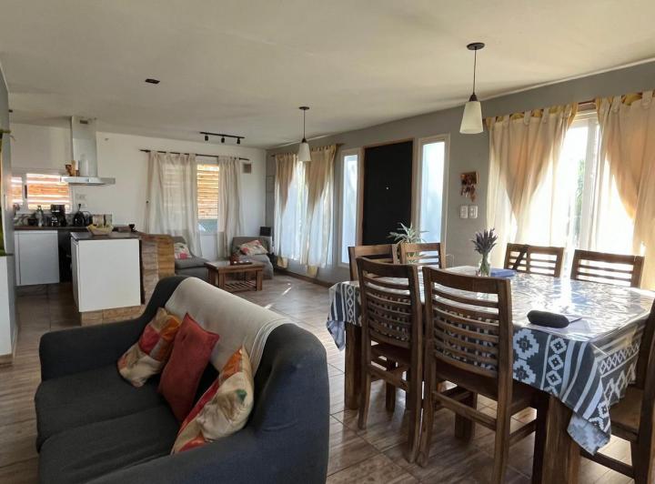 Casa · 250m² · 6 Ambientes · 2 Cocheras
