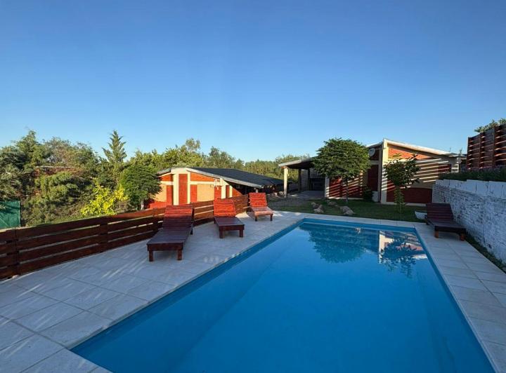 Casa · 150m² · 8 Ambientes · 3 Cocheras