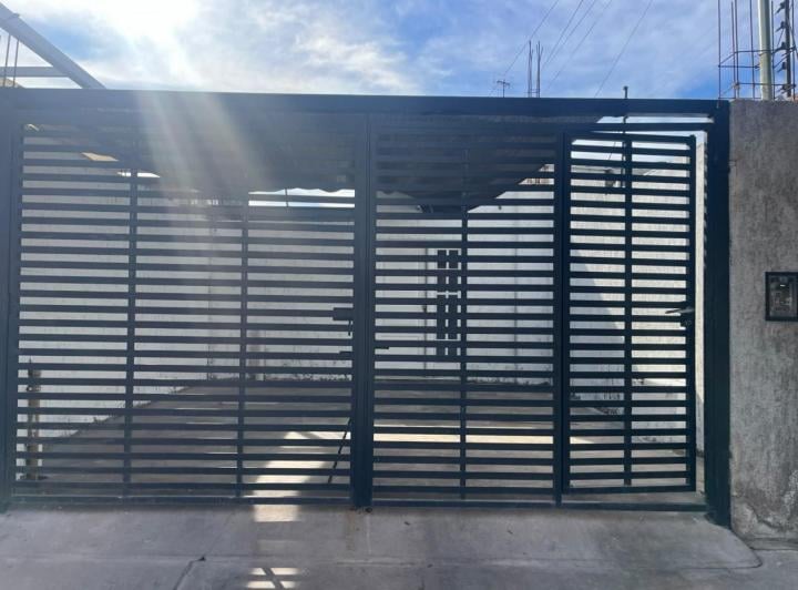Casa · 120m² · 2 Dormitorios · 2 Cocheras