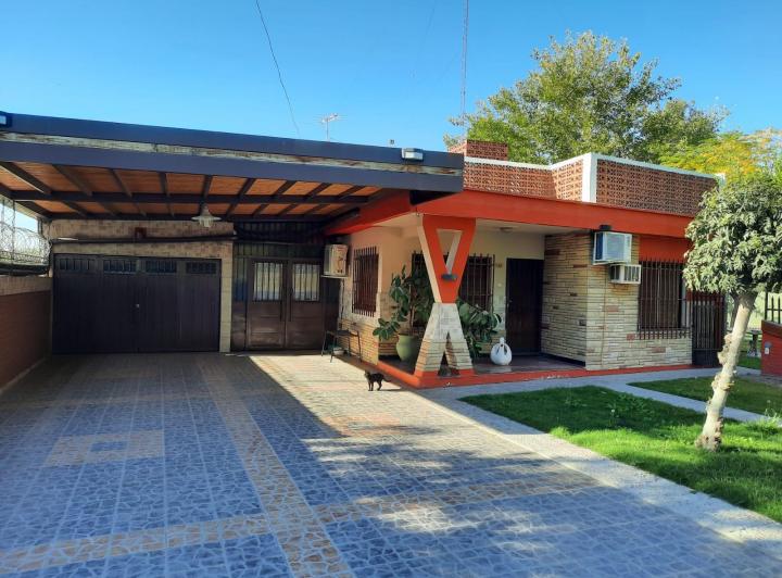 Casa · 163m² · 2 Ambientes · 2 Cocheras