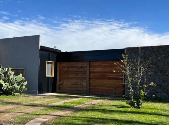 Casa · 282m² · 7 Ambientes · 2 Cocheras