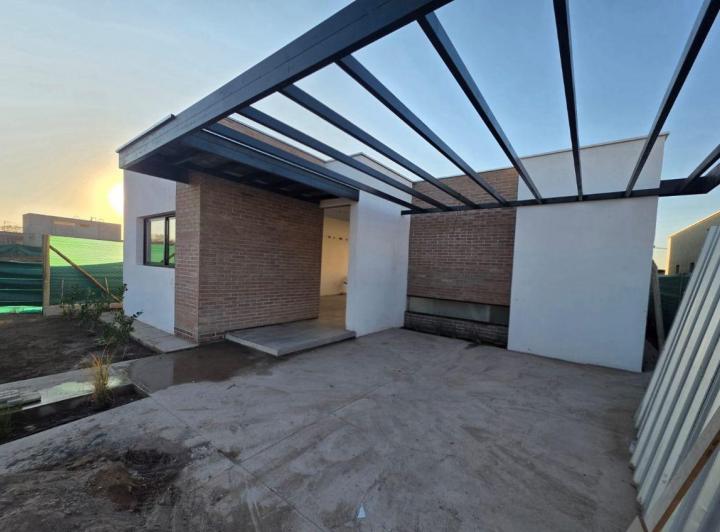 Casa · 105m² · 5 Ambientes · 2 Cocheras