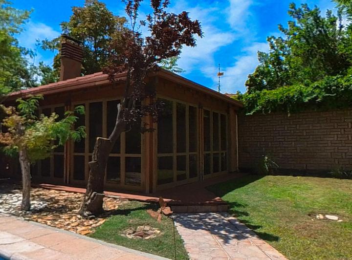 Casa · 356m² · 3 Ambientes · 2 Cocheras