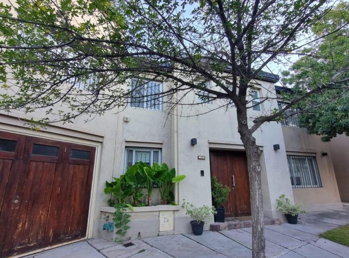 Casa · 262m² · 6 Ambientes · 1 Cochera