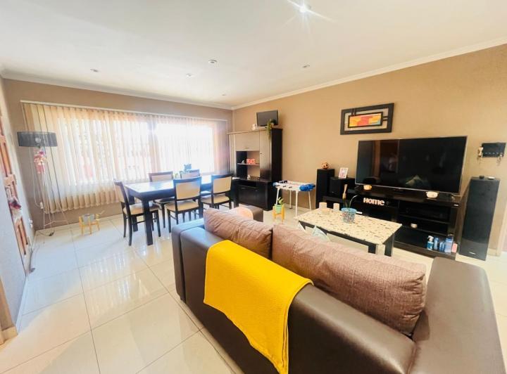 Casa · 250m² · 9 Ambientes · 2 Cocheras