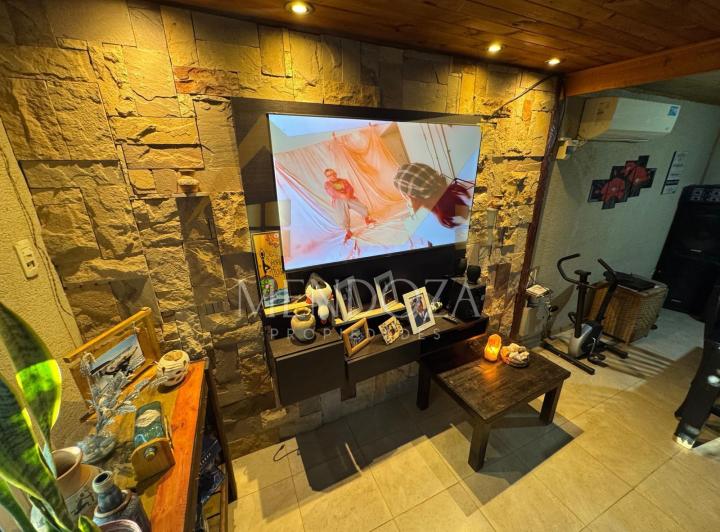 Casa · 161m² · 5 Ambientes · 2 Cocheras