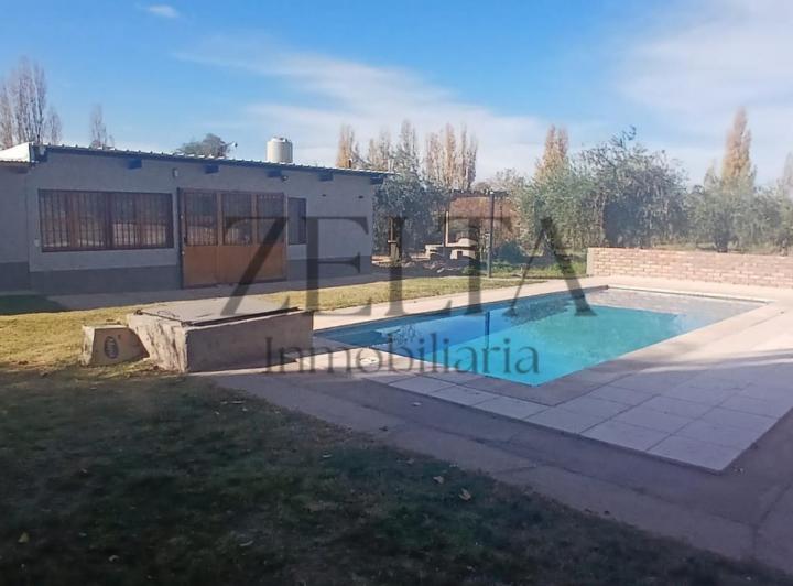 Casa · 180m² · 4 Ambientes · 2 Cocheras