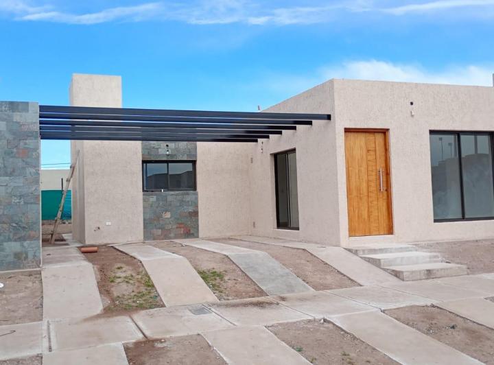 Casa · 138m² · 6 Ambientes · 2 Cocheras