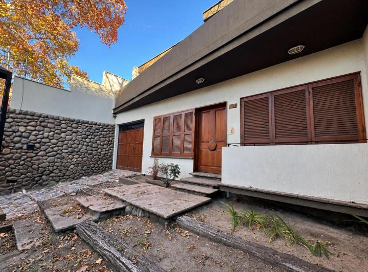 Casa · 380m² · 10 Ambientes · 2 Cocheras