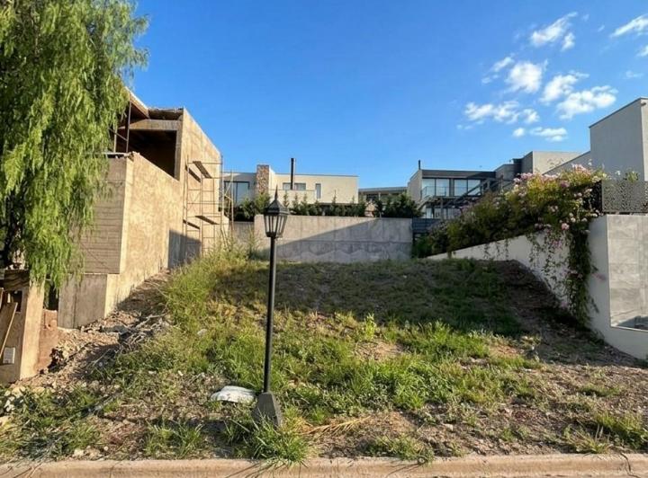 Terreno · 300m²