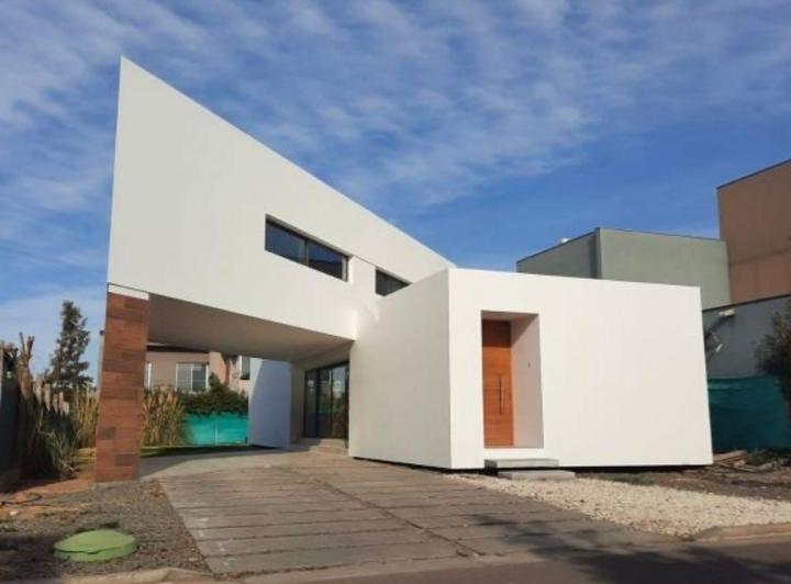Casa · 260m² · 1 Ambiente · 2 Cocheras