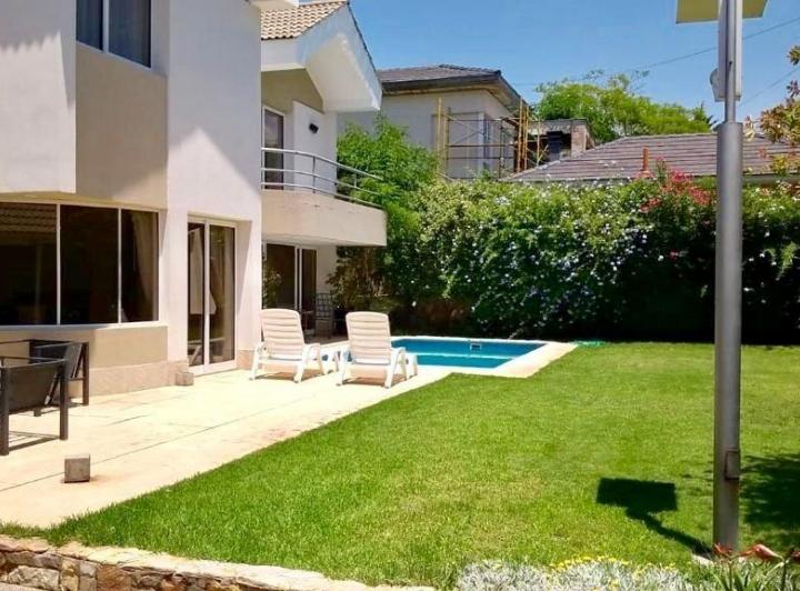 Casa · 386m² · 4 Dormitorios · 2 Cocheras