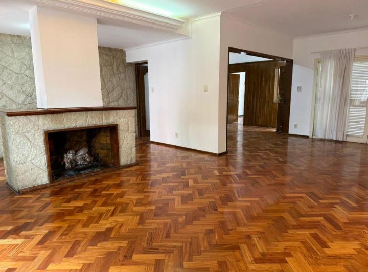 Casa · 245m² · 1 Ambiente · 1 Cochera