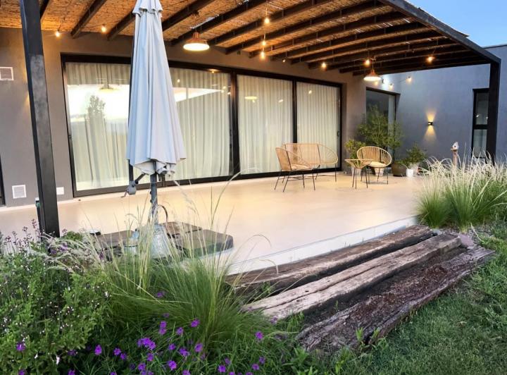 Casa · 190m² · 3 Dormitorios · 2 Cocheras