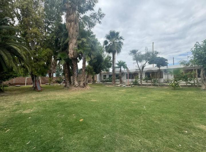 Local comercial · 577m² · 6 Ambientes · 10 Cocheras