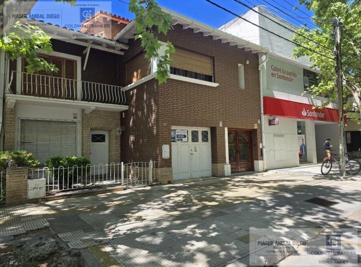 Casa · 247m² · 12 Ambientes · 1 Cochera