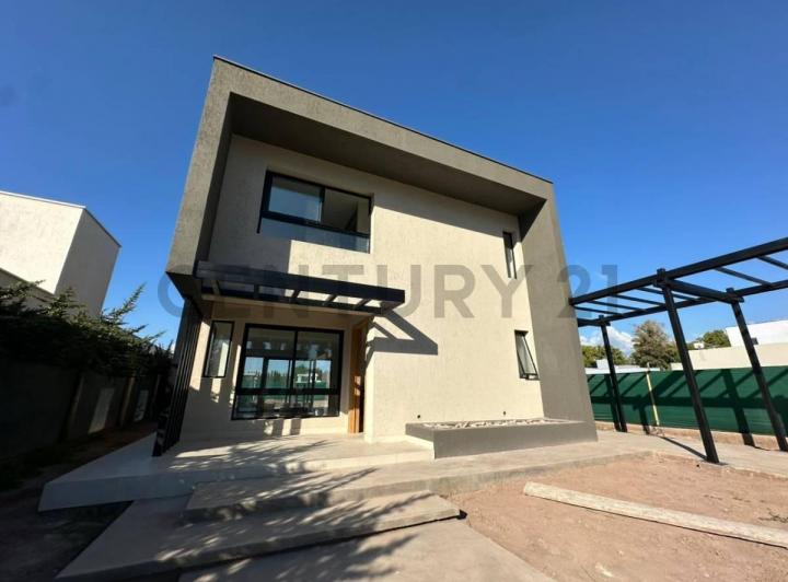 Casa · 274m² · 6 Ambientes · 2 Cocheras