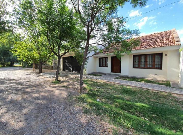 Casa · 300m² · 6 Ambientes · 2 Cocheras