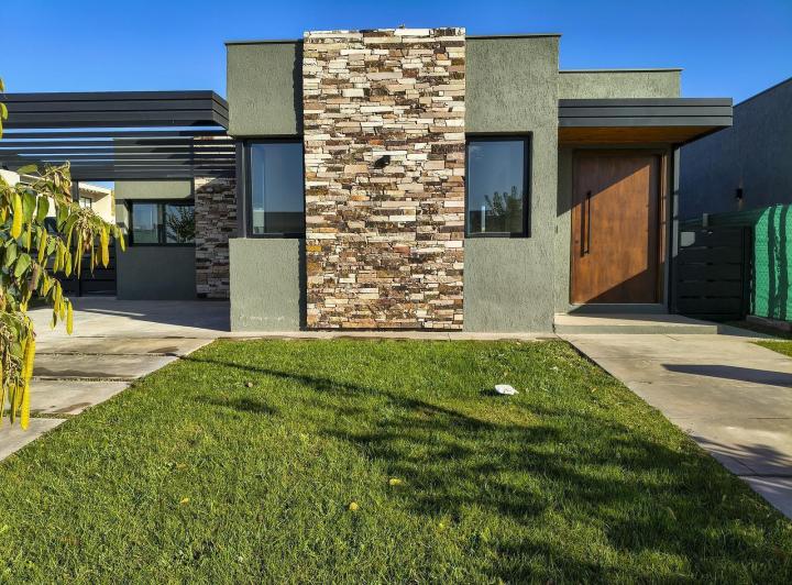 Casa · 220m² · 7 Ambientes · 2 Cocheras