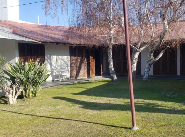 Casa · 421m² · 12 Ambientes · 4 Cocheras