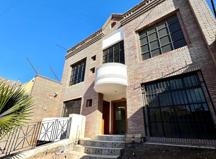 Casa · 564m² · 9 Ambientes · 5 Cocheras