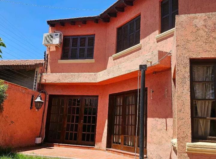 Casa · 220m² · 3 Dormitorios · 1 Cochera