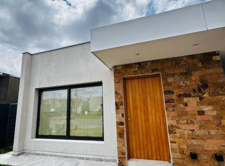 Casa · 200m² · 6 Ambientes · 2 Cocheras
