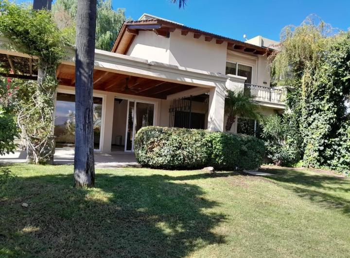 Casa · 315m² · 10 Ambientes · 1 Cochera