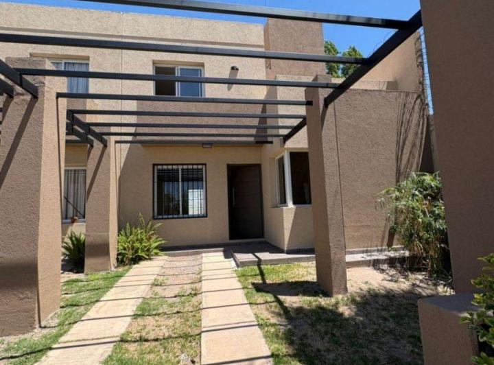 Casa · 118m² · 5 Ambientes · 2 Cocheras