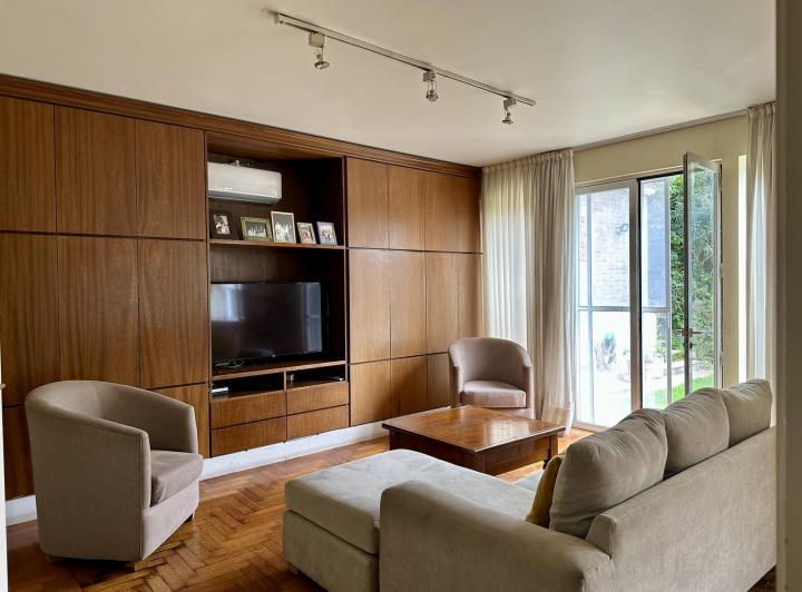 Casa · 400m² · 8 Ambientes · 2 Cocheras