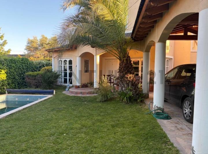 Casa · 130m² · 7 Ambientes · 2 Cocheras