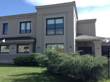 Casa · 600m² · 5 Dormitorios
