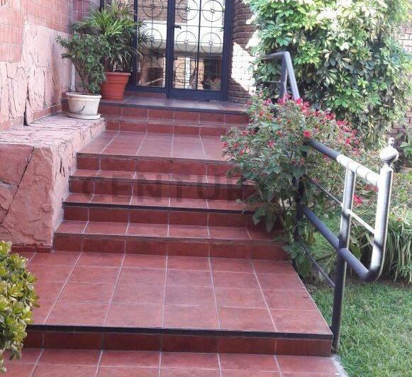 Casa · 340m² · 2 Ambientes · 1 Cochera