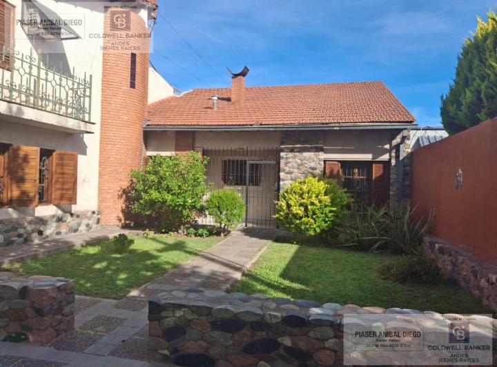 Casa · 271m² · 6 Ambientes · 1 Cochera