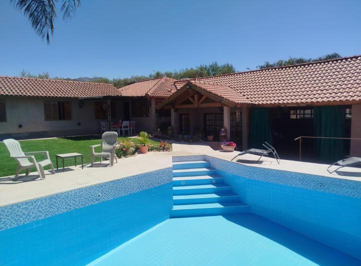 Casa · 250m² · 8 Ambientes · 2 Cocheras