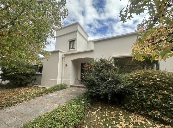 Casa · 311m² · 20 Ambientes · 2 Cocheras