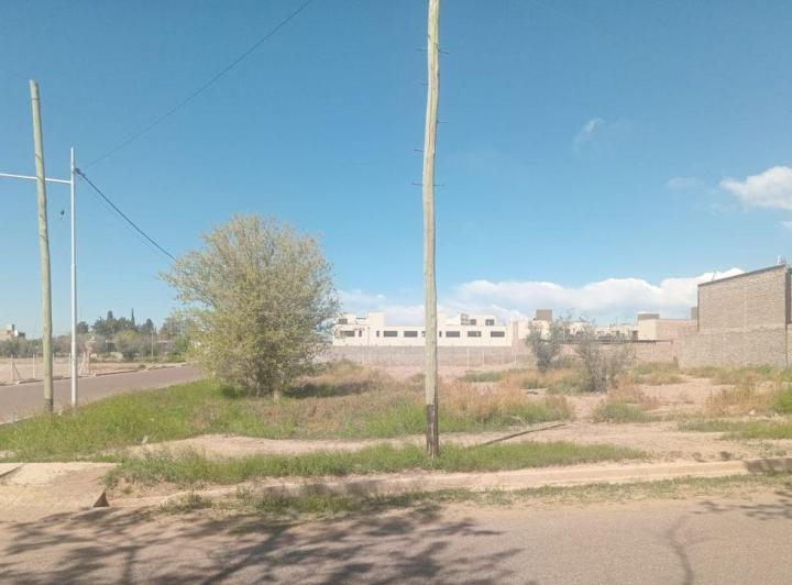 Terreno · 240m²