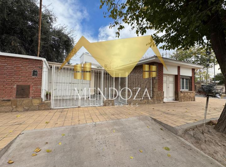 Casa · 158m² · 6 Ambientes · 1 Cochera