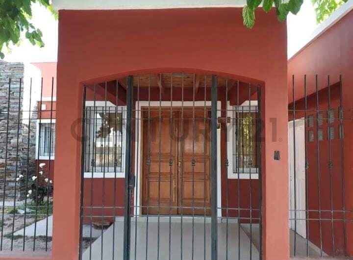 Casa · 220m² · 9 Ambientes · 2 Cocheras