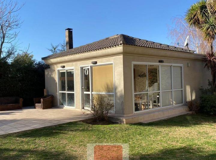 Casa · 365m² · 4 Dormitorios · 1 Cochera