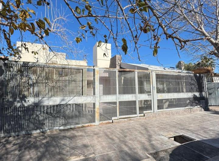 Casa · 130m² · 5 Ambientes · 1 Cochera