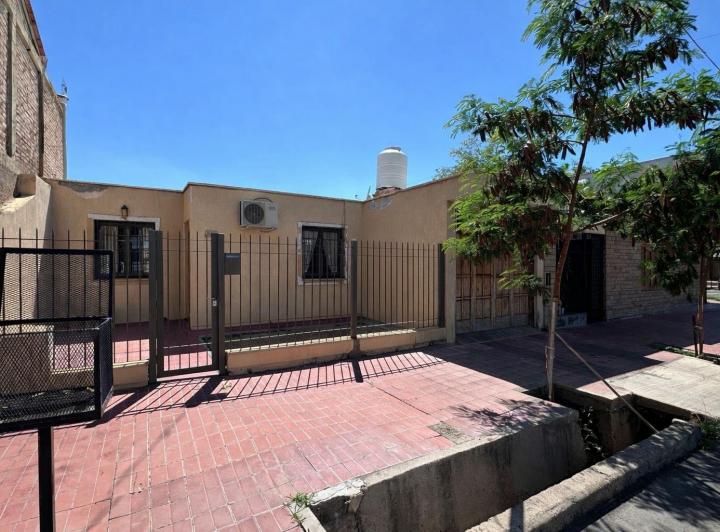 Casa · 200m² · 6 Ambientes · 2 Cocheras