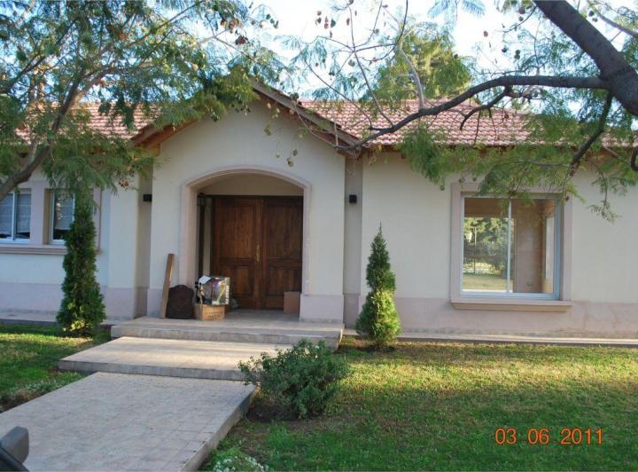 Casa · 200m² · 7 Ambientes · 2 Cocheras