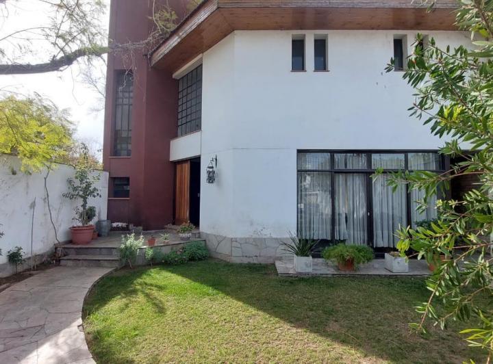 Casa · 490m² · 8 Ambientes