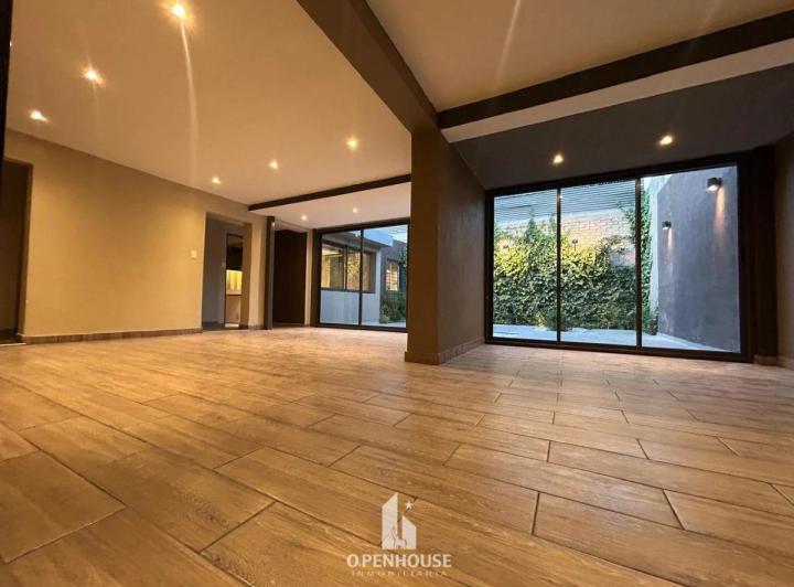 Casa · 185m² · 4 Dormitorios · 1 Cochera